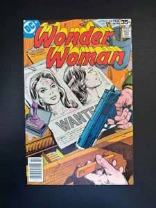 Wonder Woman #240 (1978) ottime condizioni 8.0 - Foto 1 di 6