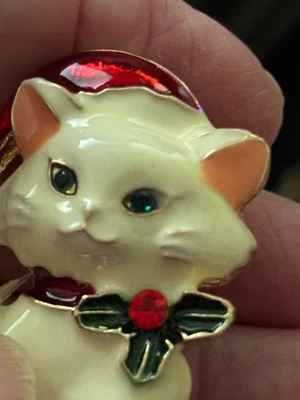 White Christmas Cat Blue eyes Brooch   Box included - Image 1 of 4