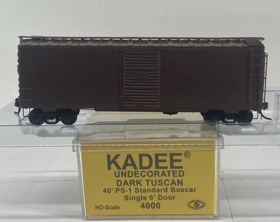 Kadee HO Scale 4000 Undecorated Dark Tuscan 40' PS-1 Standard Boxcar - Image 1 of 4