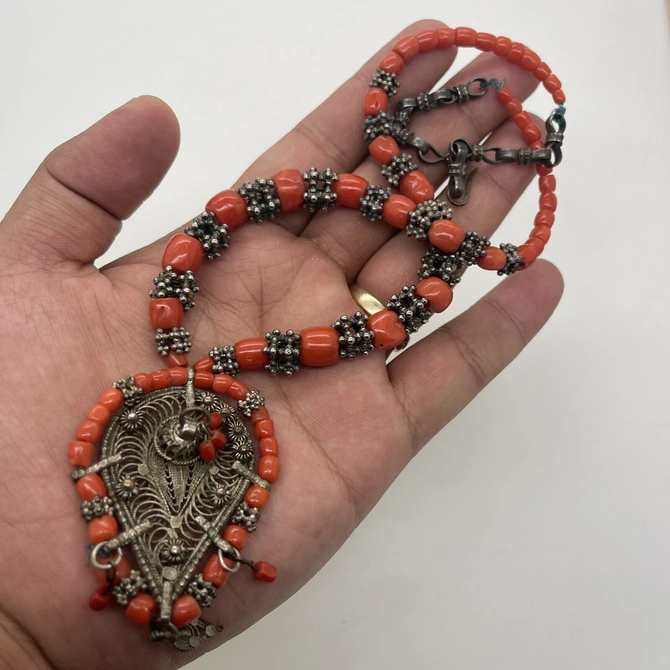 61 gramos de collar antiguo rojo sin teñir coral natural chino tribal cuentas joyería Foto 1 de 4