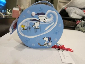 VERA BRADLEY+ PEANUTS SKI SLOPE SNOOPY WHIMSY COSMETIC NEW WITH TAGS 7" ROUND - Picture 1 of 7