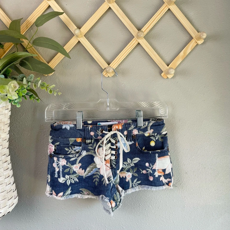 Shorts jeans floral surf com cadarço, feminino EUA 1 floral bainha desgastada casual - Imagem 1 de 4
