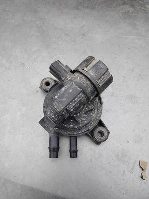 Válvula de purga de canistor de vapor para 91 Ford Bronco Foto 1 de 4