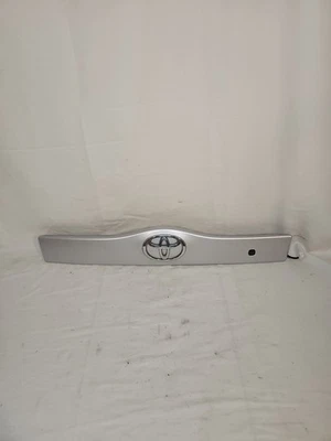 04-09 Toyota Prius escotilla panel maletero moldura mango trasero plateado 1F7 76801-47060 OEM Foto 1 de 4