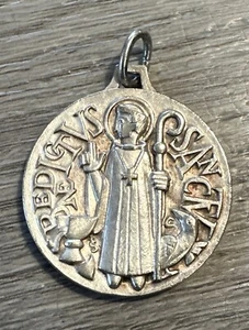 Medaille religieuse ancienne " Saint BENOIT " - Metal Argenté - Picture 1 of 2