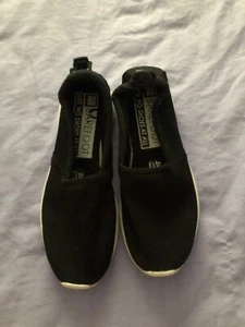 Men's Black Slip on Shoes Size 9.5 - Picture 1 of 6