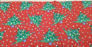 New Remnant W 112 cm x L 25 cm 100% Cotton Fabric Christmas Trees on Red Design - Picture 1 of 1