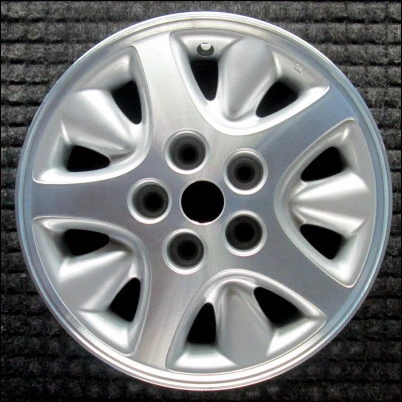 Llanta Dodge Grand Caravan 15 pulgadas mecanizada OEM 1996 a 2000 Foto 1 de 1