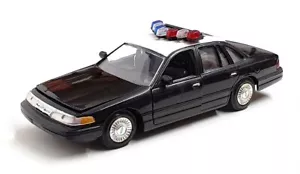 Motormax 1/24 Scale - 12922E Ford Crown Victoria Police Car Black/White - Picture 1 of 5