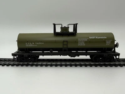 HO Athearn Bev-Bel BASF Wyandotte Tank Car UTLX 78564 – KD Style Couplers - Image 1 of 4