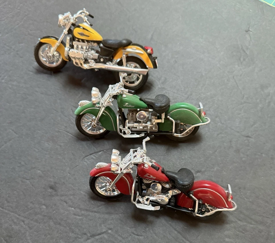 Vintage Maisto 1948 Indian Chief Motorcycle 1:18 Diecast Red - Limited Edition - Image 1 of 4