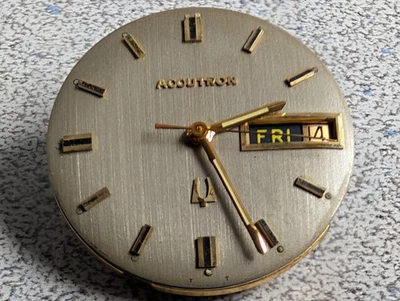 c1970 BULOVA ACCUTRON 2182 VINTAGE GIORNO/DATA OROLOGIO MOVIMENTO QUADRANTE LANCETTE~PARTI/RIPARAZIONE  - Immagine 1 di 4