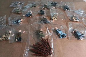 20 Military Soldier World War Mini Figurines  Unbranded NEW SEALED  - Picture 1 of 12