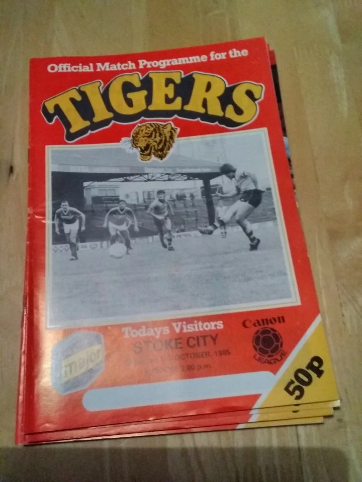 1985/86 HULL CITY V STOKE CITY - Image 1 of 1