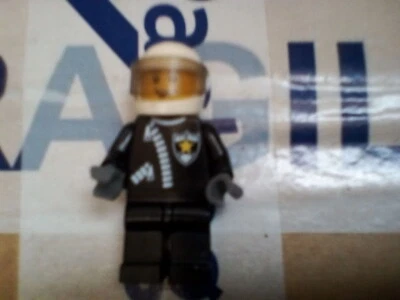 Mini Figura Lego Guardaseguridad de Motocicleta con Casco Blanco Foto 1 de 3