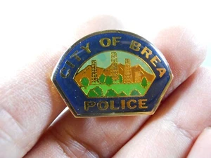 Pin de solapa vintage del campo petrolífero Olinda de California del departamento de policía de la ciudad de Brea - Imagen 1 de 2