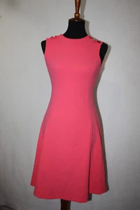 Vestido Calvin Klein Talla 2 Rosa Coral Ajuste y Acampanado Sin Mangas Tono Dorado Acentos - Imagen 1 de 6