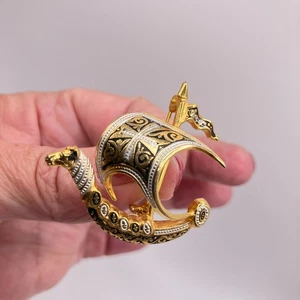 Spanish damascene brooch Royal horsehead sailing ship 4cm vtg costume jewellery - Picture 1 of 7