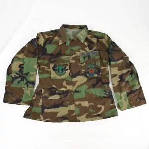 US Army Air Force mittelkurz tarnfarbenes Knopfhemd Air Force Feuerwehrmann Patch Verglasung - Bild 1 von 16