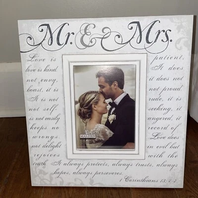 Quadro de madeira 5x7 Mr & Mrs Corinthian branco serigrafia borda interna elevada 12x13 - Imagem 1 de 4