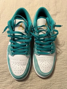 Nike Air Jordan 1 Low SE DN3705-301 New Emerald Taxi White Men - Picture 1 of 5