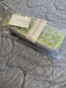 Set Of 4 New Ice Cube Trays With Silicone Bases - Picture 1 of 4