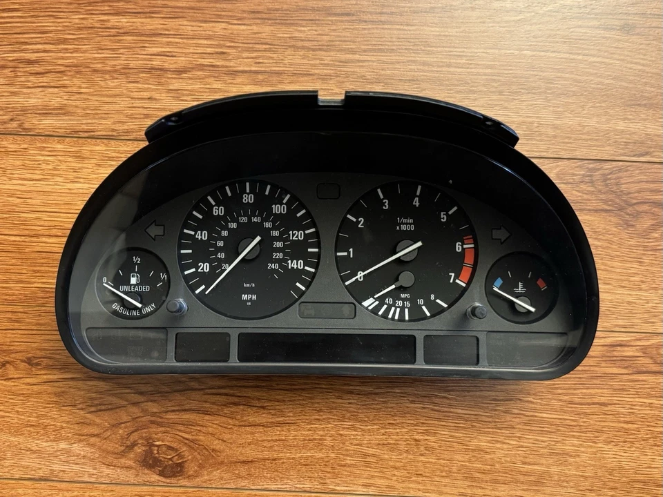 Cuadro de instrumentos automático velocímetro OEM BMW E39 540i 1997-2003  Foto 1 de 4