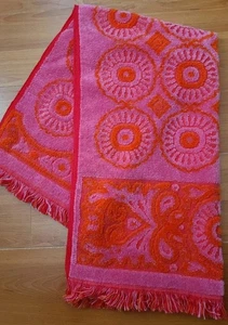 Vintage Fieldcrest Fringed Sculpted Medallion Scroll Rust Orange Pink Hand Towel - Picture 1 of 4
