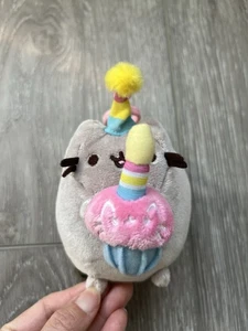 GUND Pusheen Snackables Cumpleaños Cupcake Gato Peluche Mochila Clip 5" - Imagen 1 de 8