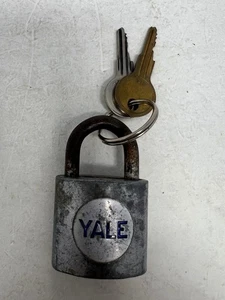 VINTAGE YALE LARGE YALE ~ SCHLÖSSER UND SCHLÜSSEL ~ HERGESTELLT IN USA - Bild 1 von 4