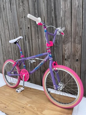 Bicicleta GT Vertigo Performer BMX Freestyle Detour Dyno Mid Old School rosa lavanda Foto 1 de 4