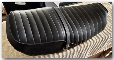 ASIENTO COMPLETO YAMAHA 81-83 XJ550R SECA 4G0-W2472-01-00 CON MONTAJES BUEN USADO Foto 1 de 4