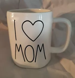 Brandneu Rae Dunn by Magenta L/L "I ♡ Mom" Kaffeebecher 2020 Release Rarität Selten - Bild 1 von 4