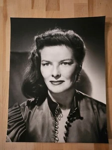 KATHARINE HEPBURN 1970s STUNNING HOLLYWOOD STYLISH POSE Orig Portrait Photo XXL - Picture 1 of 2