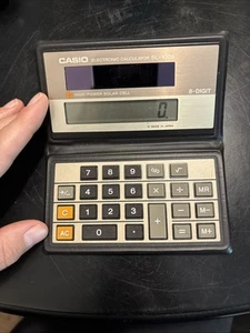 Calculadora abierta abatible electrónica vintage años 80 CASIO SL-100 8 dígitos - Imagen 1 de 3