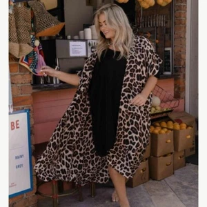 Iland Co Chiara Silky Maxi Kimono /Duster Leopard Print One Size Made In Dubai - Picture 1 of 7