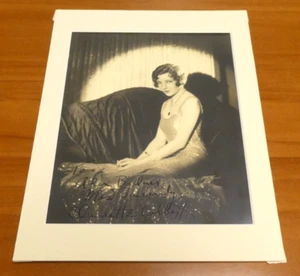 Claudette Colbert Actress Hand Signed Autograph Matted Vintage Photo - Picture 1 of 3