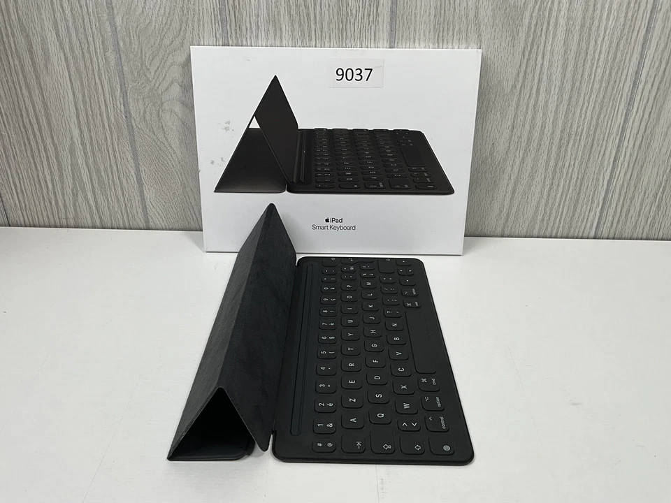 FRENCH Apple Smart Keyboard iPad Pro 10.5"/ iPad 7 8 9 Gen/ Air 3rd Gen A1829 - Image 1 of 4