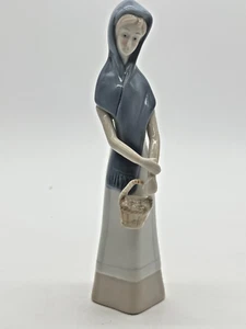 Vintage schöne Giftcraft Porzellan viktorianische Frau im Schal Figur 8,5 Zoll - Bild 1 von 8