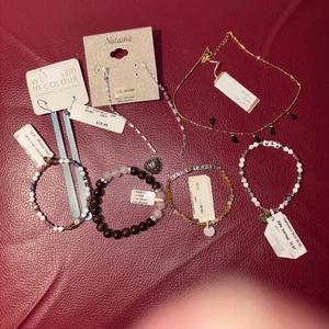 7 piezas  Bisutería Bonanza. Lote-Nuevo-Regalo Navidad-Pulseras-Cadena-Pendientes - Imagen 1 de 10