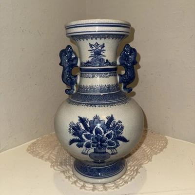 "Florero vintage azul y blanco chinoiserie doble mango 12"" floral dragón asiático usado en excelente estado" Foto 1 de 4