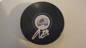 DISCO DE HOCKEY OSKAR OLAUSSON AUTOGRAFIADO COLORADO AVALANCHA FIRMADO - Imagen 1 de 1