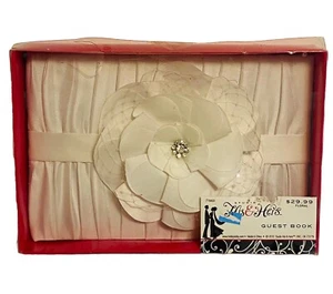 Studio His And Hers Hochzeit Gästebuch 60 Seiten weiß Strass Akzent Blume - Bild 1 von 7