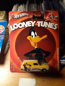 Hot Wheels Looney Tunes Daffy Duck 1969 Volkswagen Squareback Real Riders 2012