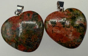 ESTATE GREEN & RED AGATE STONE HEART PENDANT CHARM PAIR - Bild 1 von 4