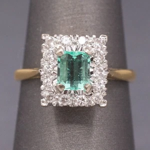 Anillo de compromiso vintage con halo de diamantes y esmeraldas talla esmeralda en oro amarillo de 18 k - Imagen 1 de 11