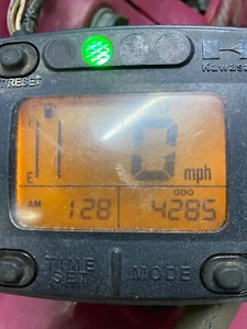 Kawasaki Prairie KVF 700 Meter Digital Speedometer 4285mi 709 hrs 2004-2006 OEM - Foto 1 di 5