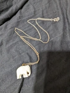 Vintage Vintage Boho weißer Elefant Charm Hängelkette mit Kette aus einem Nachlass - Bild 1 von 4