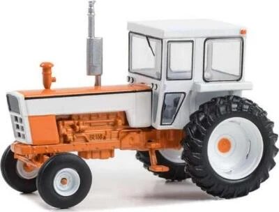 Tractor 1973 con cabina cerrada - naranja y blanco (abajo en la granja) serie 8 1:64 Foto 1 de 2