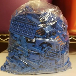 LEGO Blue 2 pounds - Picture 1 of 2